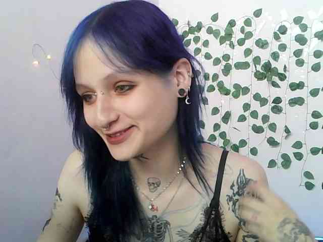 EsterErdmond webcam