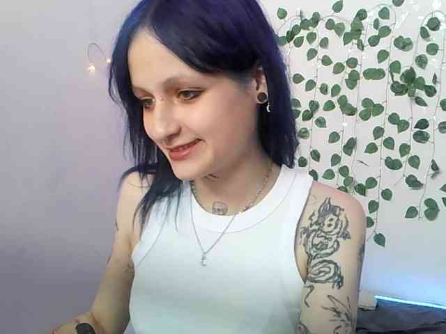 EsterErdmond webcam