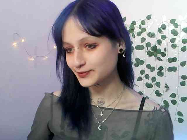 EsterErdmond webcam