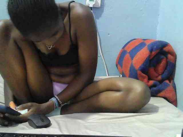 sweet-cherrie Live Webcam on BongaCams