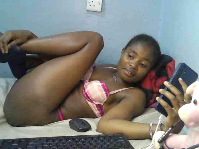 sweet-cherrie Live Webcam on BongaCams