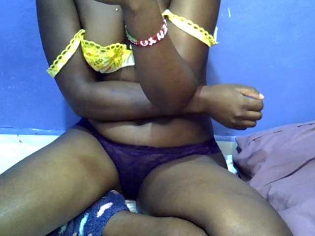 curvy-corazon webcam bongacams model stream image