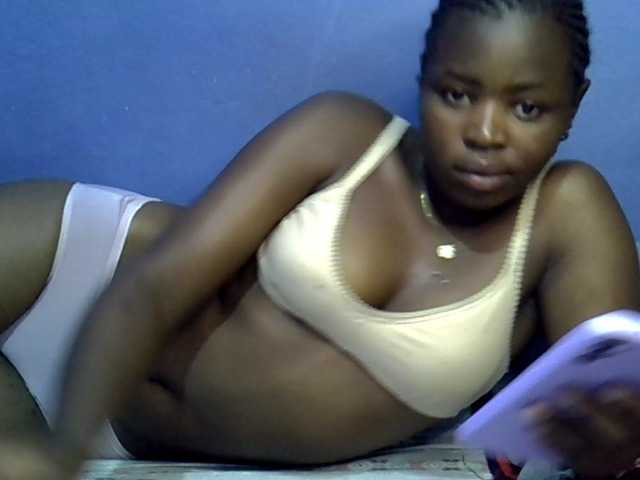 curvy-corazon webcam bongacams model stream image