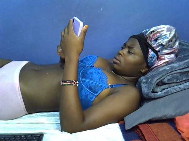 curvy-corazon webcam bongacams model stream image