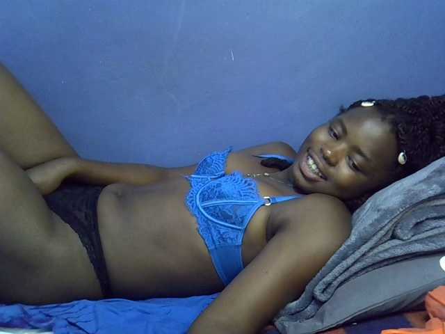 curvy-corazon webcam bongacams model stream image