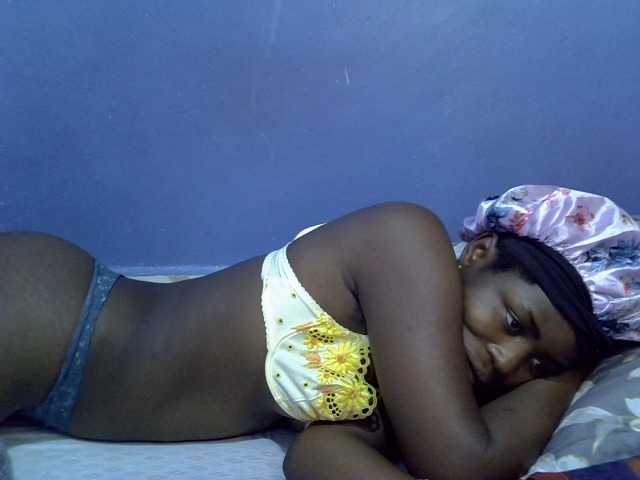 curvy-corazon webcam bongacams model stream image