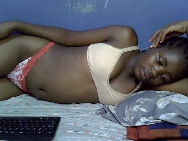 curvy-corazon webcam bongacams model stream image