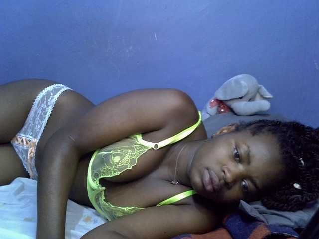 curvy-corazon webcam