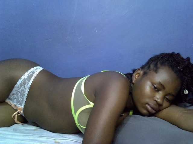 curvy-corazon webcam bongacams model stream image