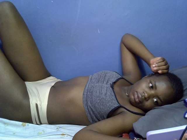curvy-corazon webcam bongacams model stream image