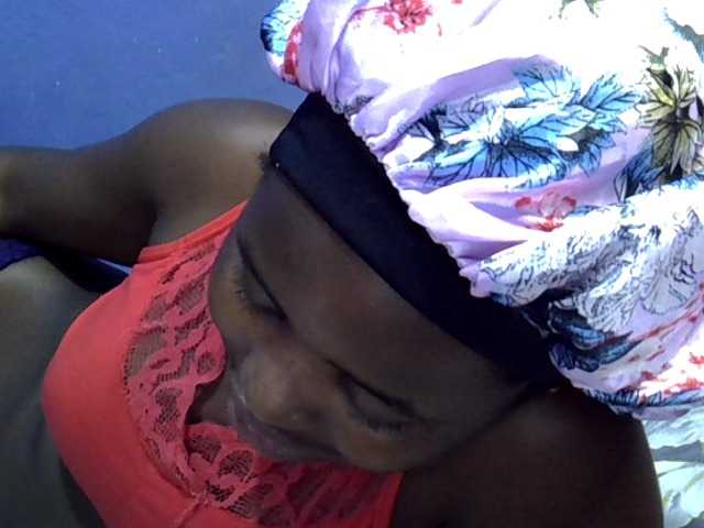 curvy-corazon webcam bongacams model stream image