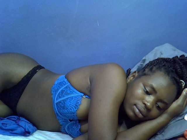 curvy-corazon webcam bongacams model stream image