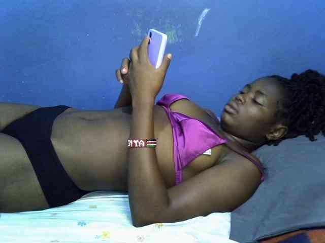 curvy-corazon webcam