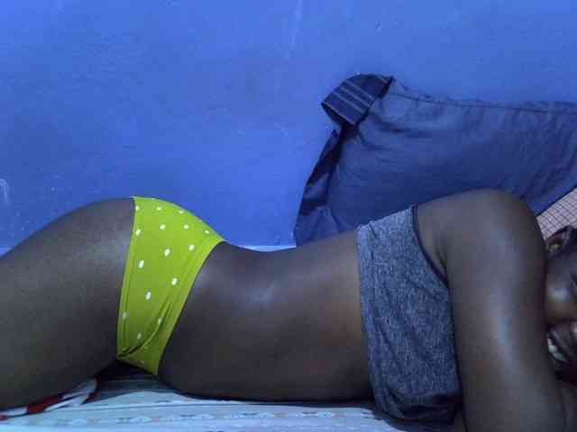 curvy-corazon webcam