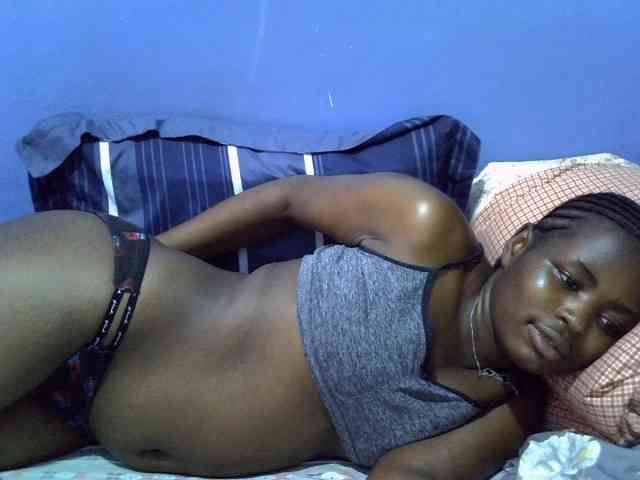 curvy-corazon Live Webcam on BongaCams