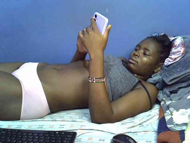 curvy-corazon Live Webcam on BongaCams