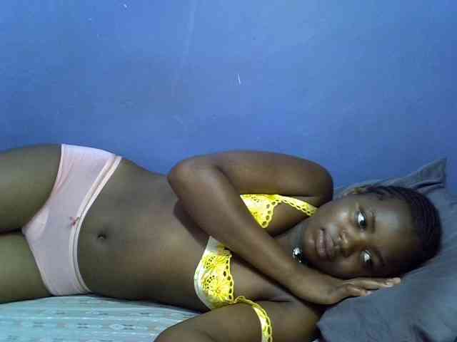 curvy-corazon webcam