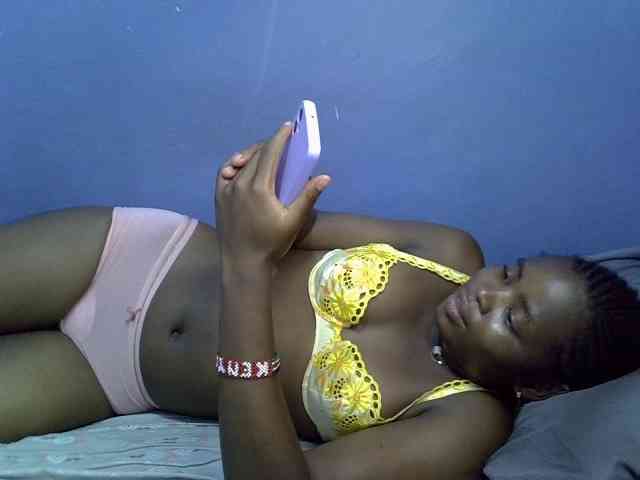 curvy-corazon webcam