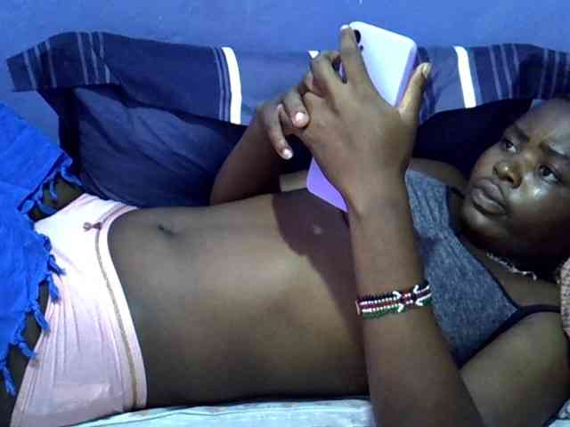 curvy-corazon Live Webcam on BongaCams