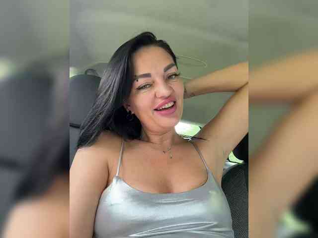 online cam ValerieNoir