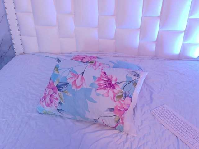 hollyvega's BongaCams show and profile