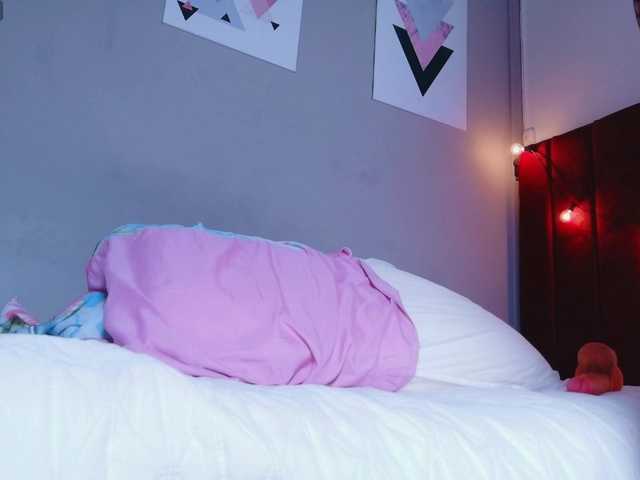 hollyvega's BongaCams show and profile