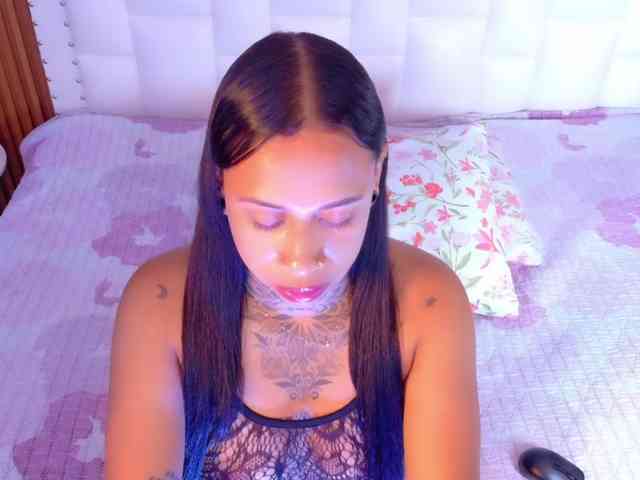 hollyvega Live Webcam on BongaCams