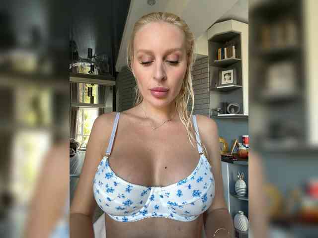 AlisaSecret webcam