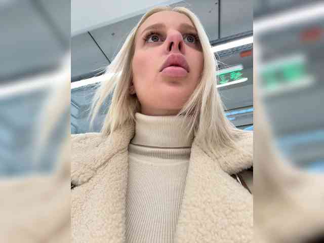 AlisaSecret webcam