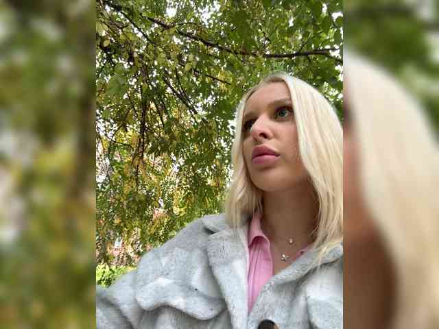 AlisaSecret webcam