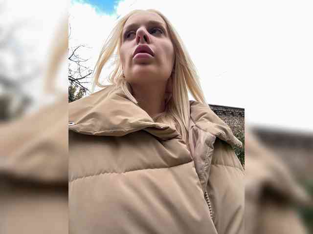 AlisaSecret webcam