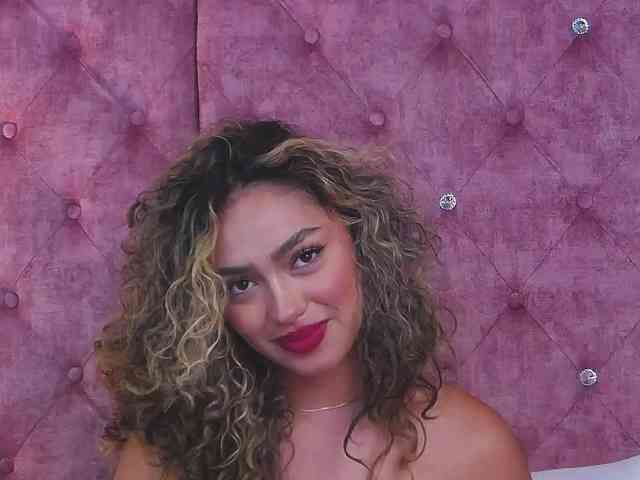 MaddisonBelucci webcam