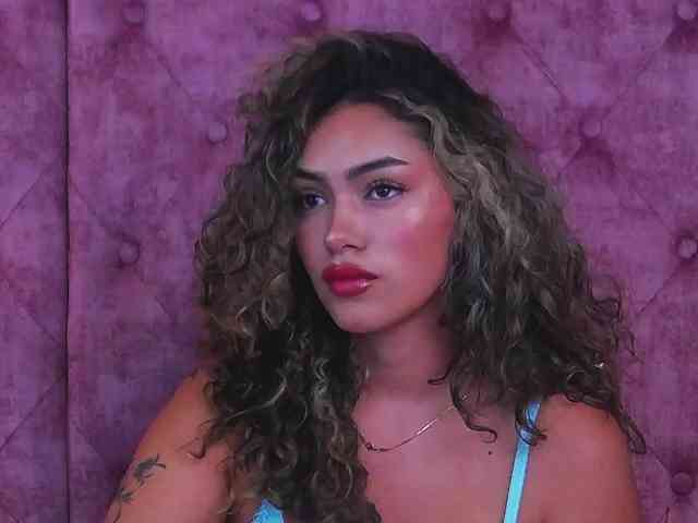 MaddisonBelucci webcam