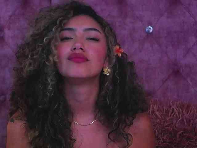 MaddisonBelucci webcam