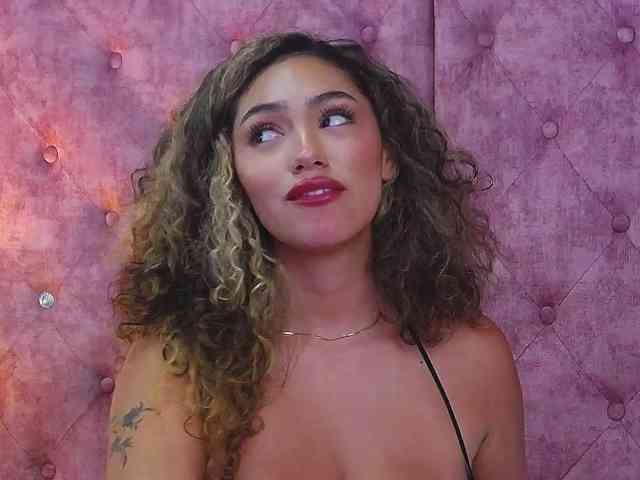 MaddisonBelucci webcam