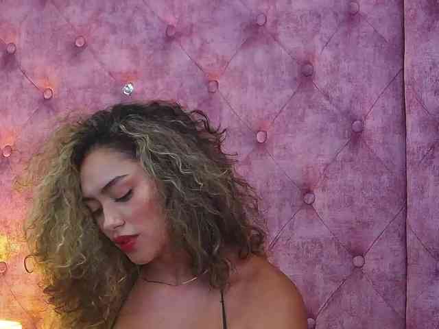 MaddisonBelucci webcam