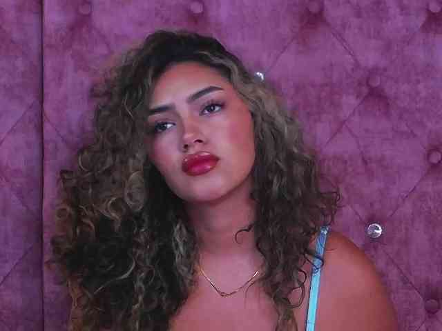 MaddisonBelucci webcam