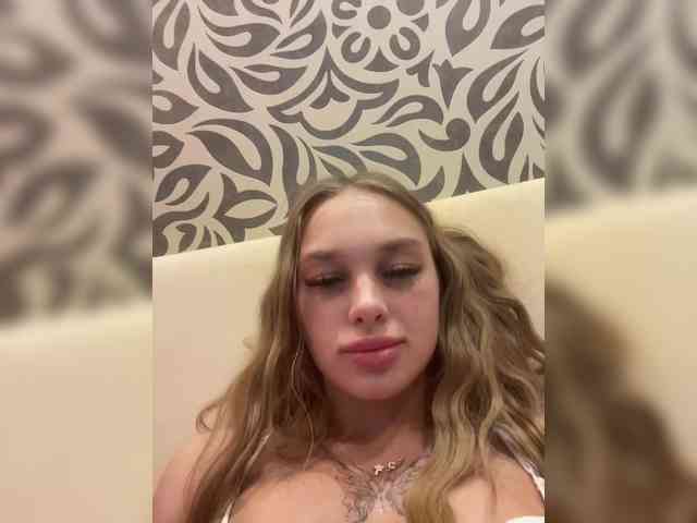 Kamila-Stpip22 webcam