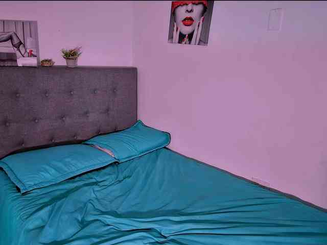 Zoe-violet1 webcam