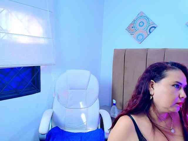 ScarlettBoobs- webcam