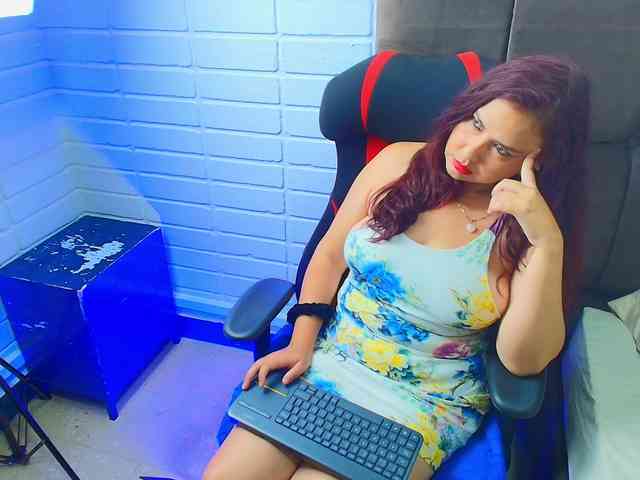ScarlettBoobs- webcam