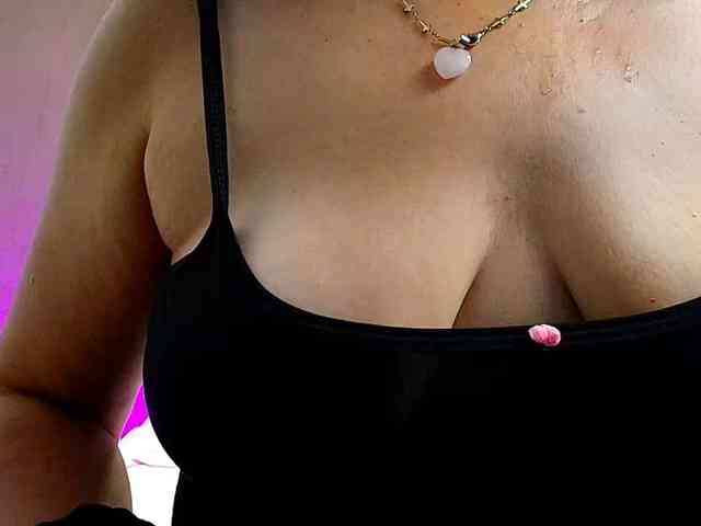 ScarlettBoobs- webcam