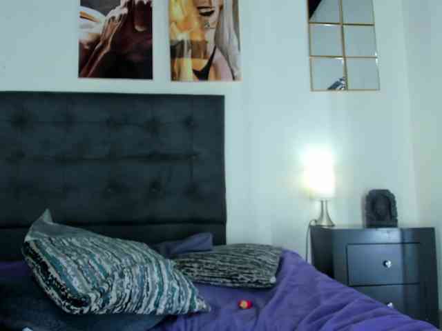 CindyCarmesi webcam