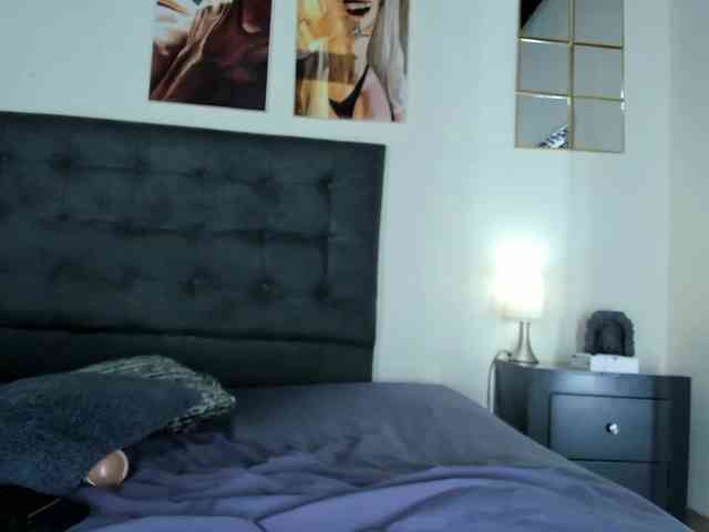 CindyCarmesi webcam