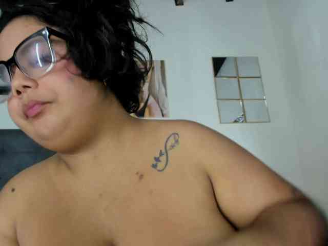 CindyCarmesi webcam