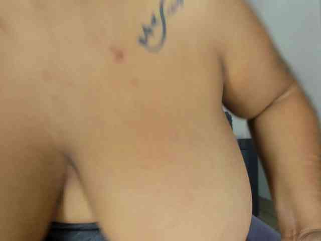 CindyCarmesi webcam