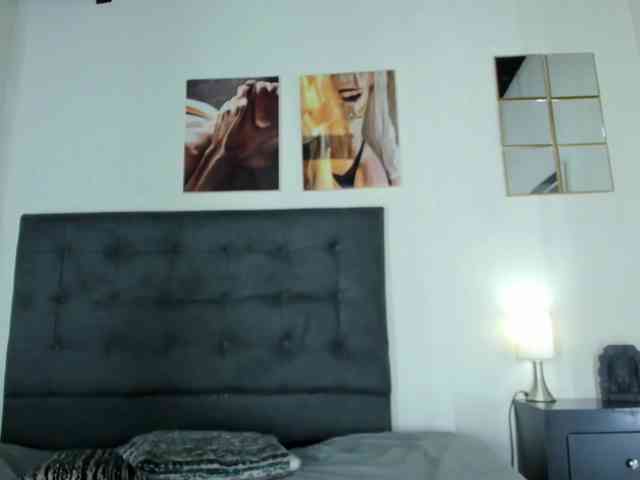 CindyCarmesi webcam