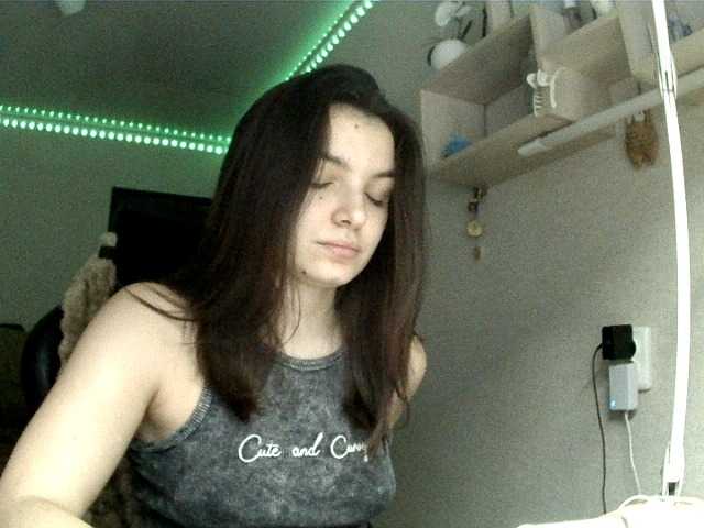 Bella1ove Live Cam and Statistics on UnifiedCams