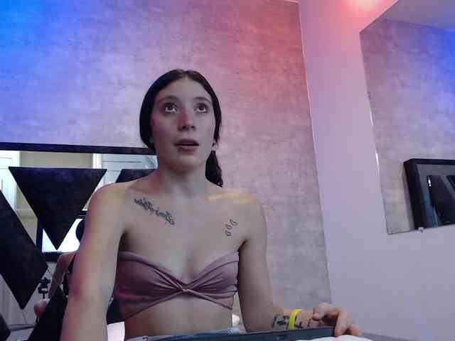 chloe-mor Live Webcam on BongaCams