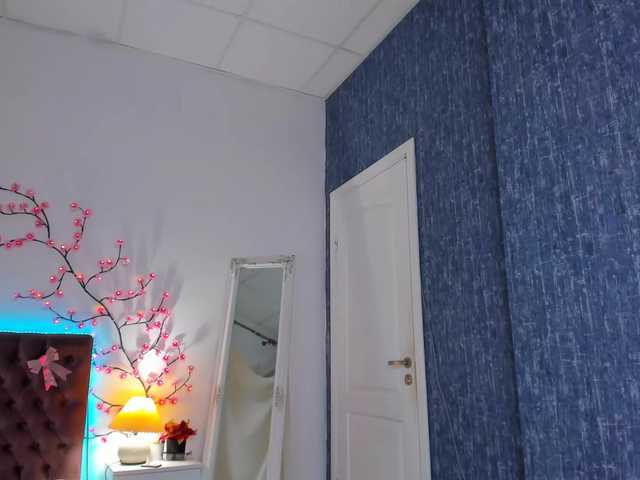 NikkiBust's BongaCams show and profile